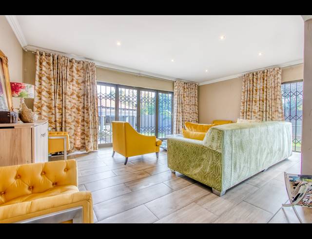 5 BEDROOM FREESTANDING FOR SALE IN MEREDALE
